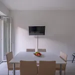 Vailati 8 - Ampio Bilocale & Giardino - Italywego Appartement