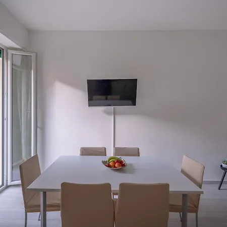 Vailati 8 - Ampio Bilocale & Giardino - Italywego Daire